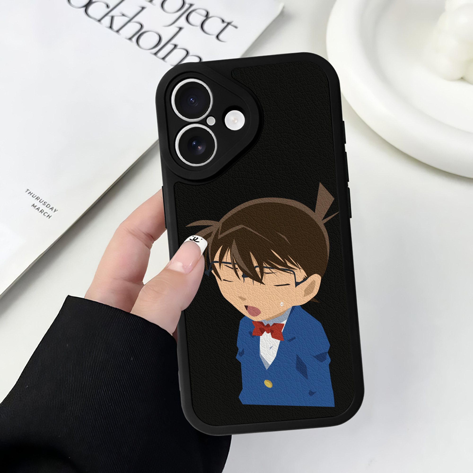（画像用） 名探偵コナン 江戸川 コナン Detective Conan Conan Edogawa 【iPhone 16シリーズ対応】シリコンスマホケース（レザー調） 材質：シリコン